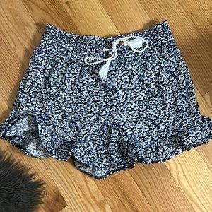 🐾4 for $20 Flutter shorts, loose fit with 3” inseam Faux tie